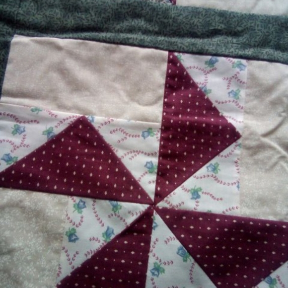 Small handmade quilt...about 4 x 5' - Picture 5 of 5